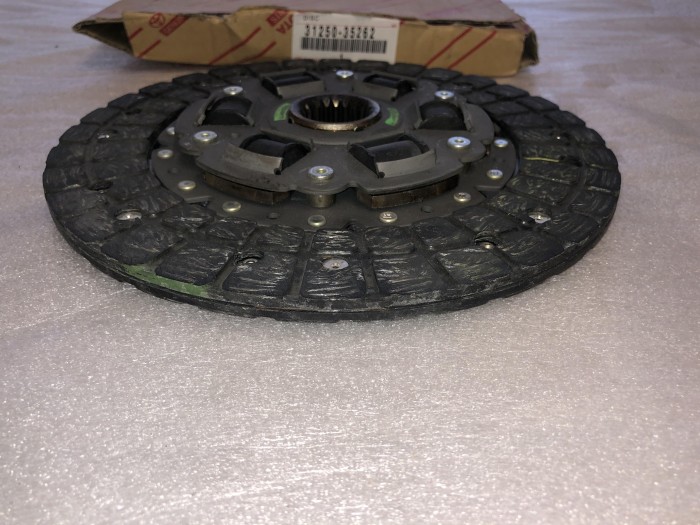 Диск сцепления ведомый TOYOTA LC Hilux 3125035262 новый оригинал