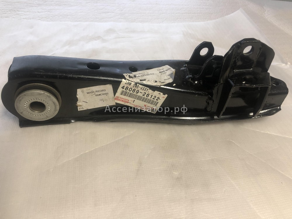 Рычаг передней подвески нижний левый TOYOTA HIACE 4806926122 4806826122