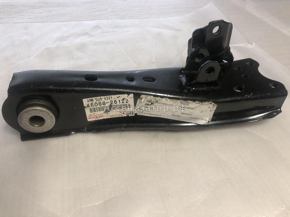 Рычаг передней подвески нижний левый TOYOTA HIACE 4806926122 4806826122