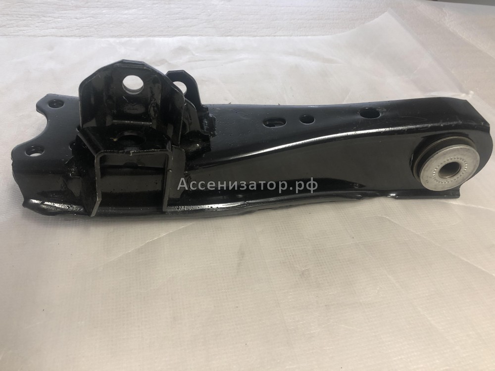 Рычаг передней подвески нижний левый TOYOTA HIACE 4806926122 4806826122