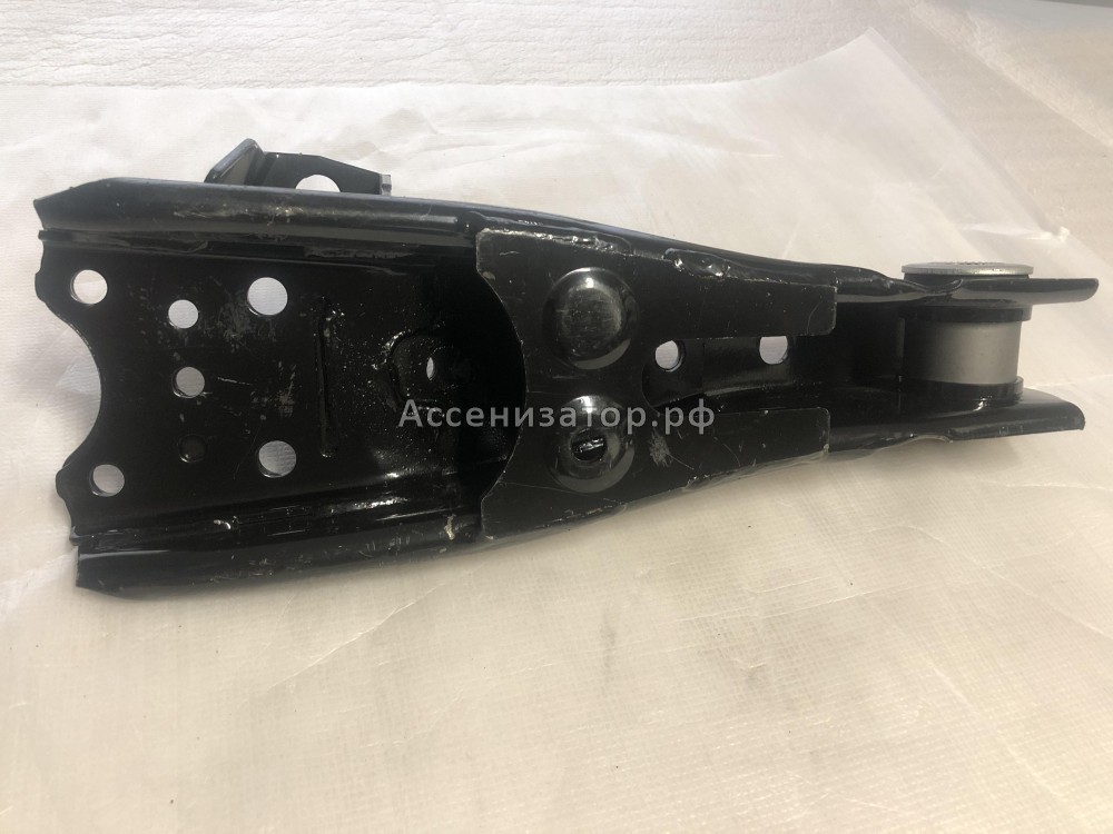 Рычаг передней подвески нижний левый TOYOTA HIACE 4806926122 4806826122