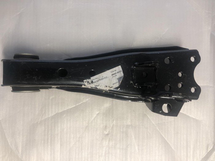 Рычаг передней подвески нижний левый TOYOTA HIACE 4806926122 4806826122