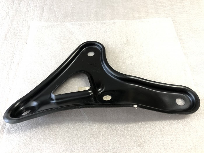 Кронштейн подрамника TOYOTA Corolla E120 5225702020