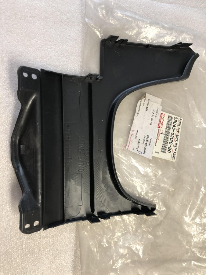 Панель передняя подрулевая TOYOTA Corolla E120 5504502120B0