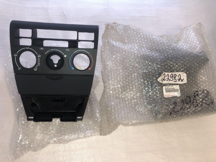 Панель приборов ЦЕНТРАЛЬНАЯ TOYOTA COROLLA E12 2001-2006 5542002140B1