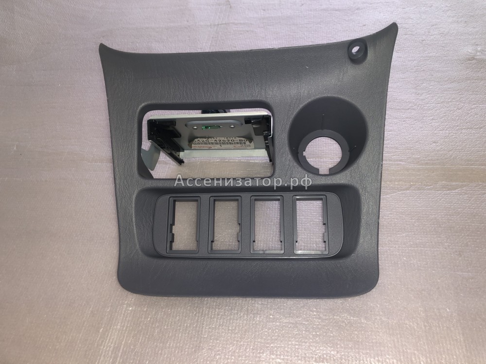 Панель центральная под переднею пепельницу TOYOTA RAV 4 ACA20 2000-2005 5542042020B0
