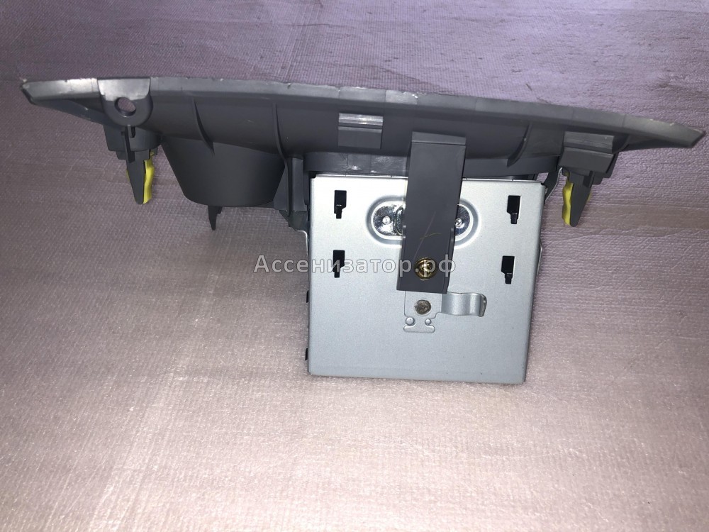 Панель центральная под переднею пепельницу TOYOTA RAV 4 ACA20 2000-2005 5542042020B0