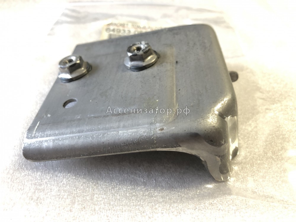 Кронштейн шторки TOYOTA Avensis T250 6493305010 новый оригинальный, в наличии на нашем складе