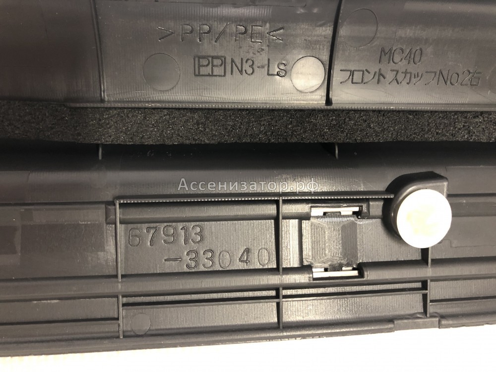 Накладка порога передней правой двери TOYOTA Camry ACV30 6791333040B0