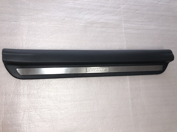 Накладка порога передней правой двери TOYOTA Camry ACV30 6791333040B0