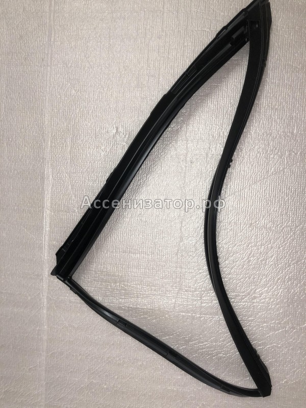 Уплотнитель стекла двери TOYOTA CAMRY V40 2006-2011 6818933040