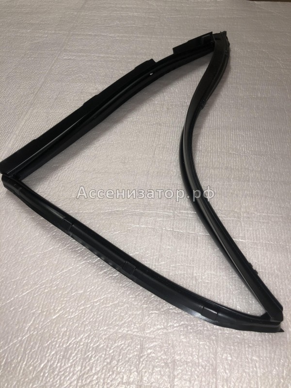 Уплотнитель стекла двери TOYOTA CAMRY V40 2006-2011 6818933040