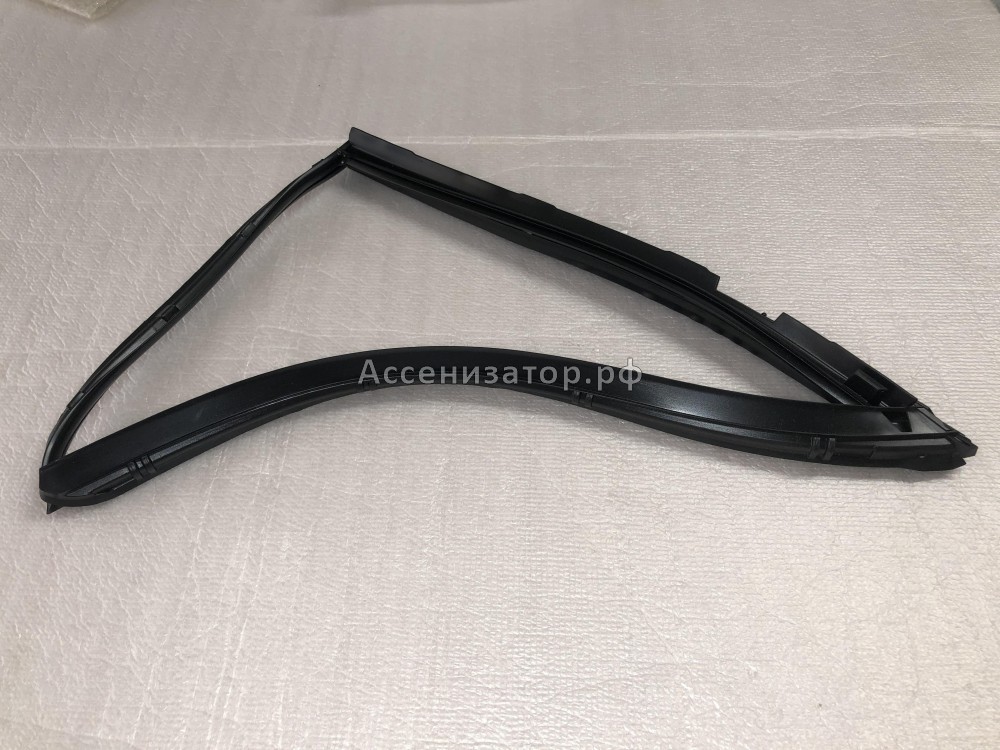 Уплотнитель стекла двери TOYOTA CAMRY V40 2006-2011 6818933040