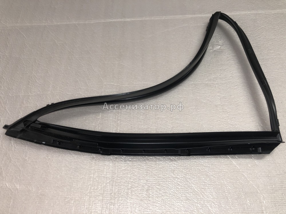 Уплотнитель стекла двери TOYOTA CAMRY V40 2006-2011 6818933040