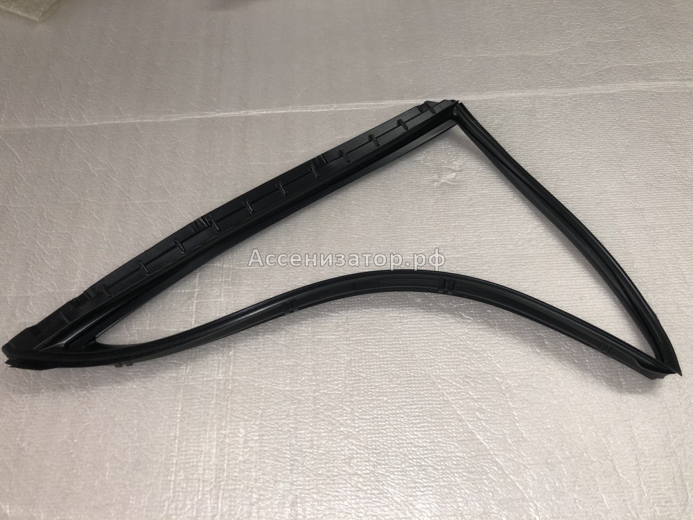 Уплотнитель стекла двери TOYOTA CAMRY V40 2006-2011 6818933040