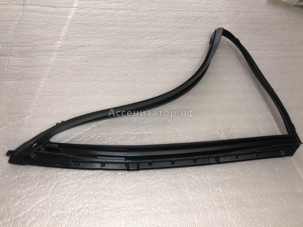 Уплотнитель стекла двери TOYOTA CAMRY V40 2006-2011 6818933040