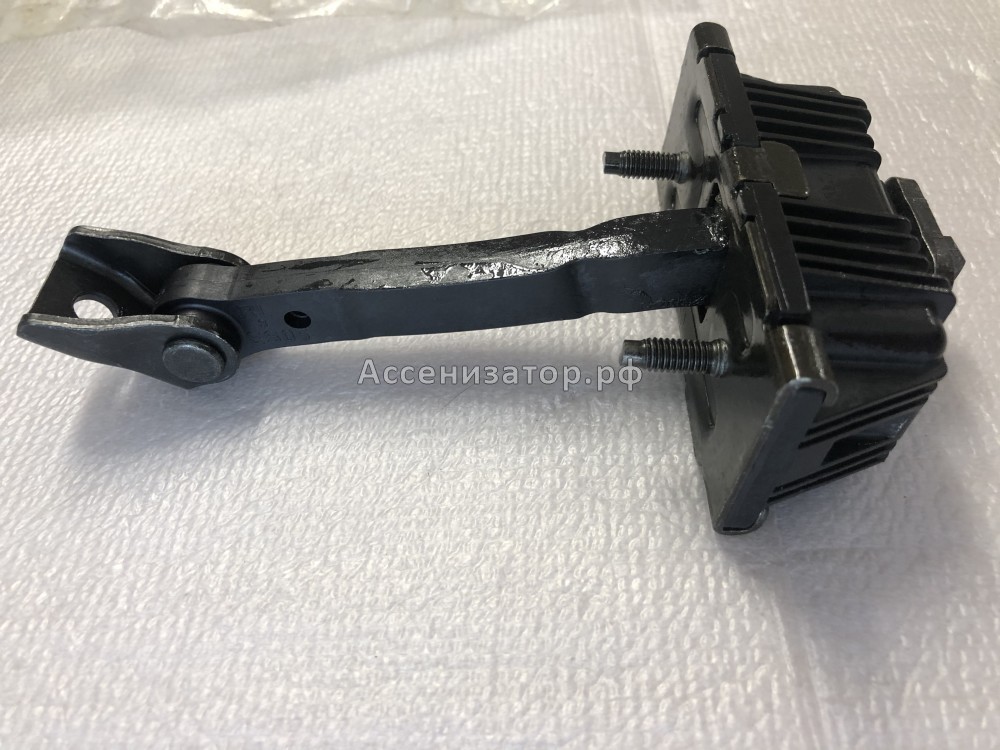 Ограничитель хода задней двери TOYOTA Avensis T25 6863005040