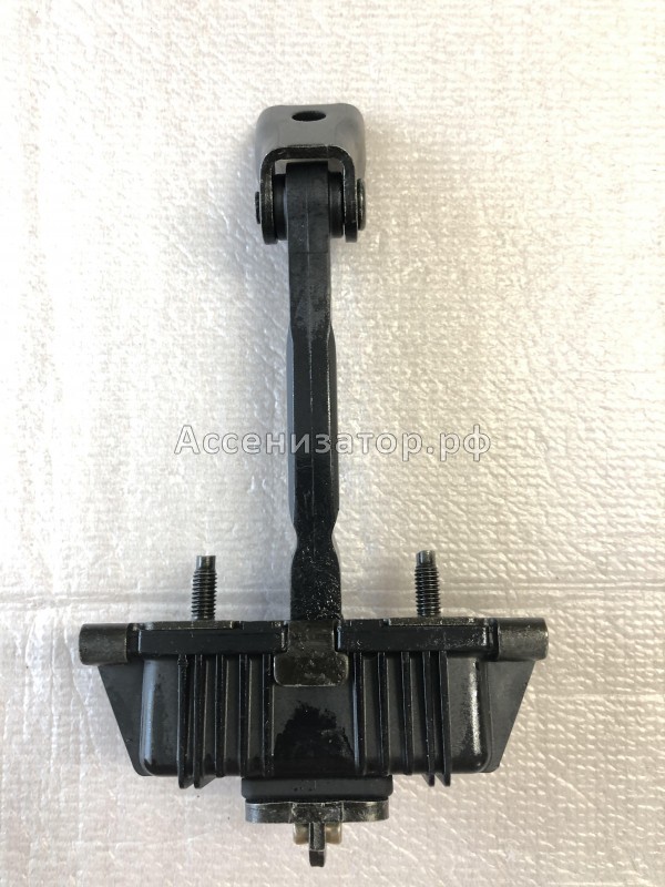 Ограничитель хода задней двери TOYOTA Avensis T25 6863005040