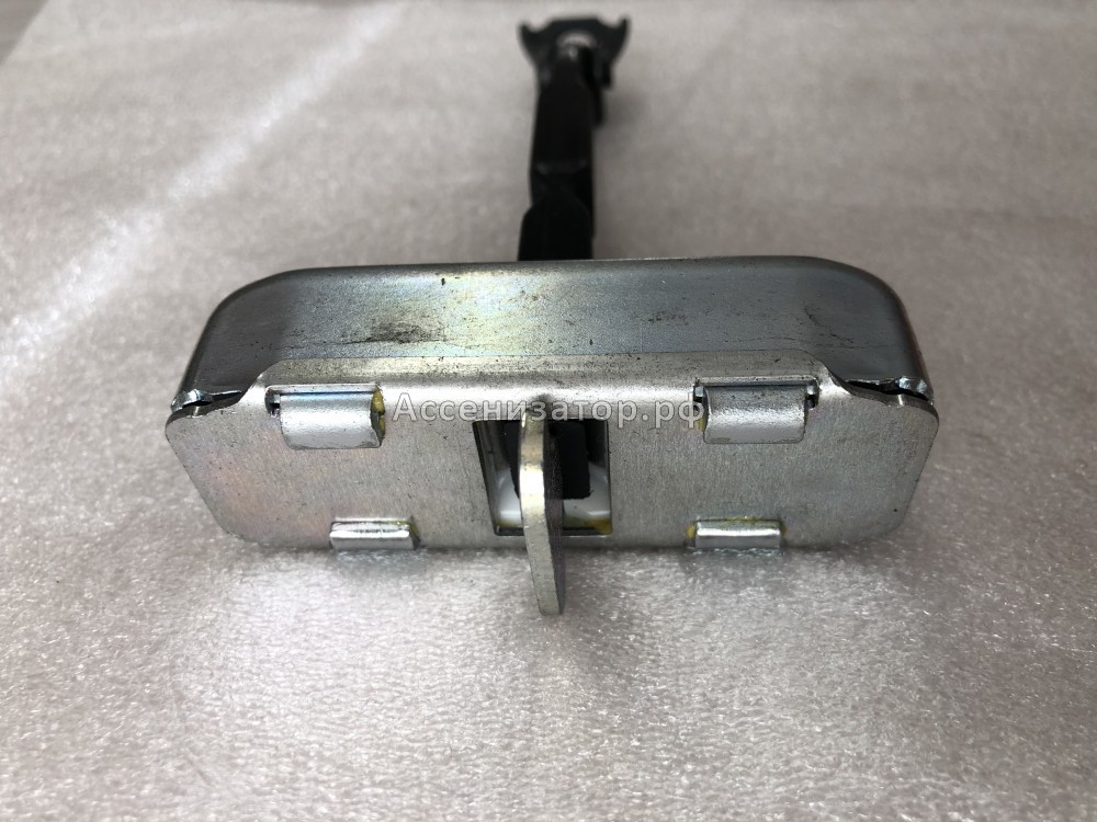 Ограничитель задней левой двери Toyota Corolla Verso AUR10 2004-2007 6864064010