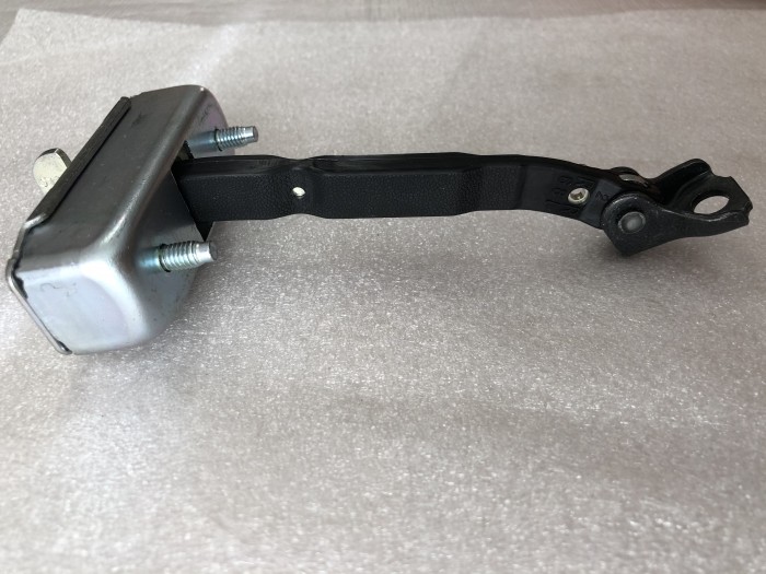 Ограничитель задней левой двери Toyota Corolla Verso AUR10 2004-2007 6864064010