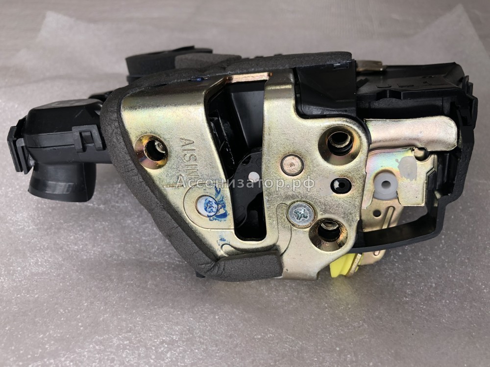 Замок передней левой двери TOYOTA COROLLA E120 6932002091