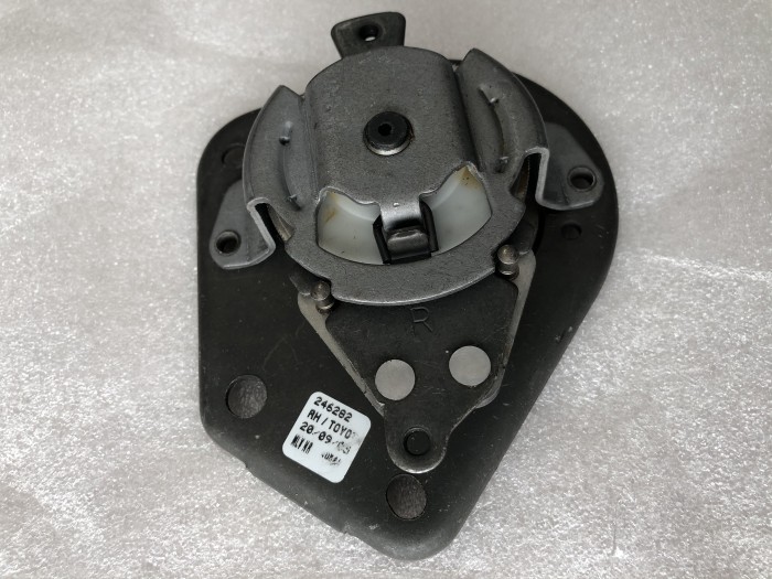 Механизм регулировки переднего сиденья TOYOTA COROLLA E120 7240702010