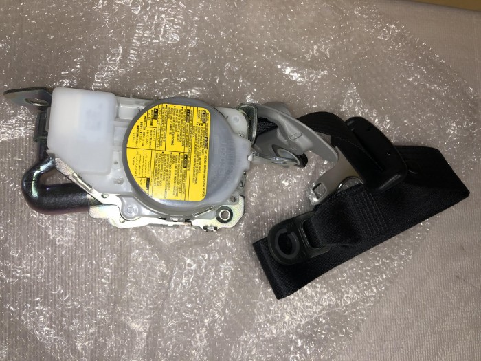 Ремень безопасности с пиропатроном передний правый LEXUS IS250 IS350 2005-2013 7321053140C3