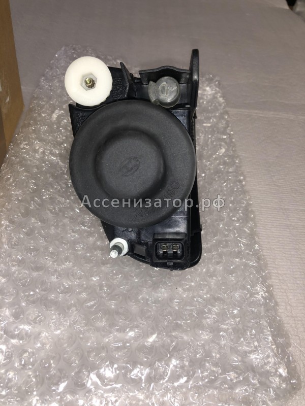 Фара противотуманная Toyota AVENSIS I 1997-2003 8121005040