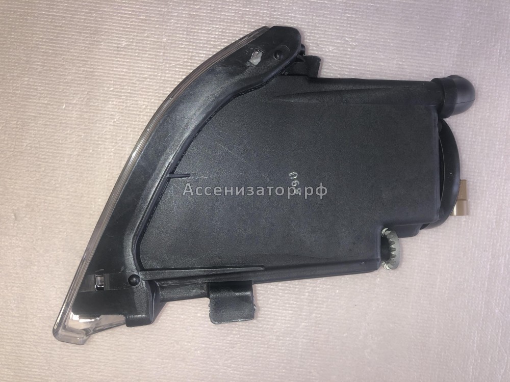 Фара противотуманная правая 1999-2005 Lexus IS 200 8121053012