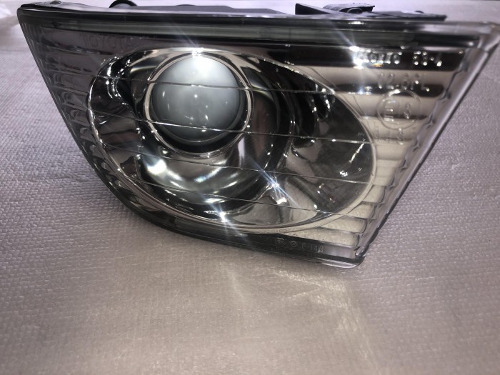 Фара противотуманная правая 1999-2005 Lexus IS 200 8121053012
