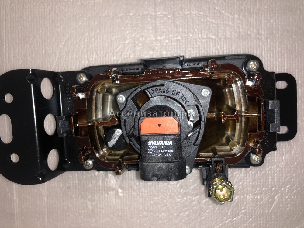 Фара противотуманная TOYOTA COROLLA 120 8122002051