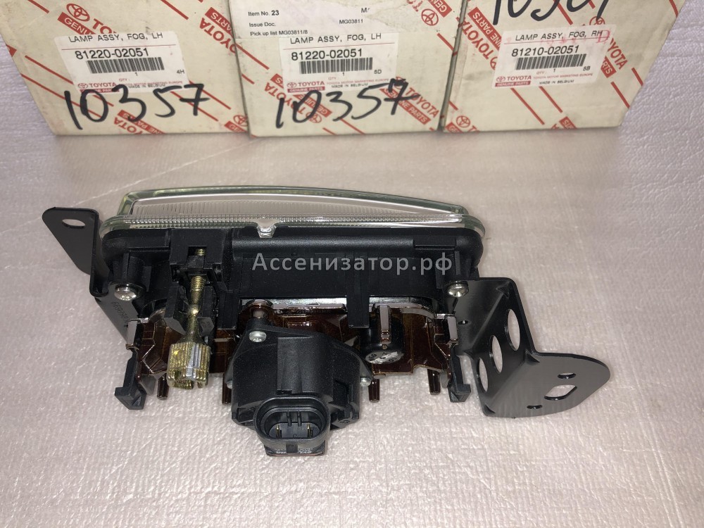 Фара противотуманная TOYOTA COROLLA 120 8122002051