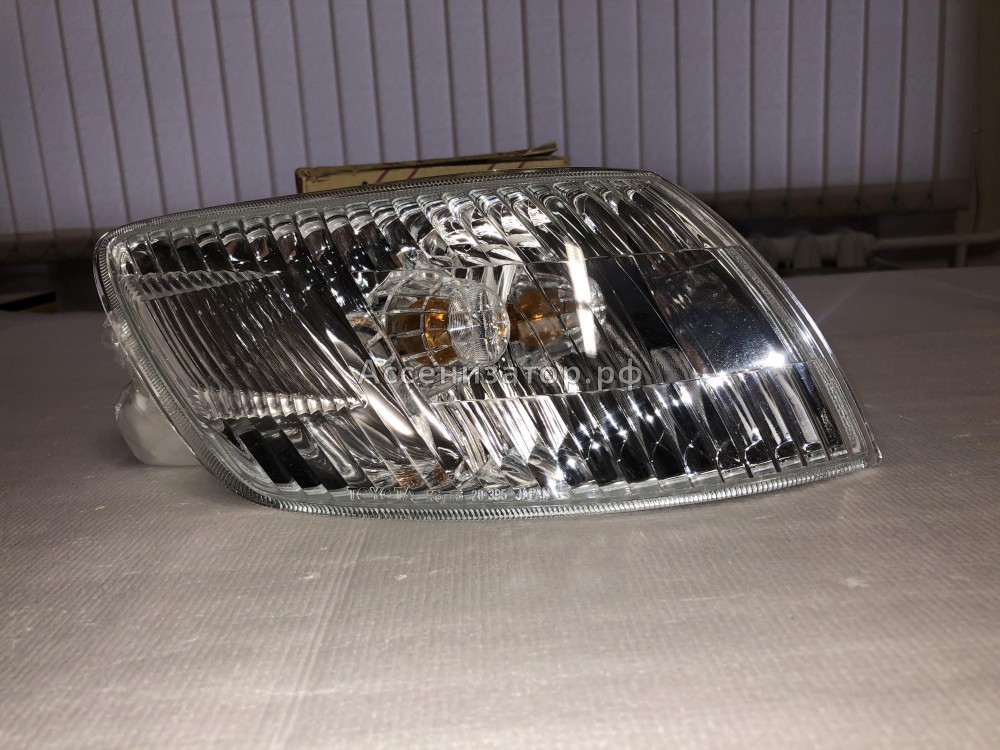 Указатель поворота правый Toyota CORONA 8151020830