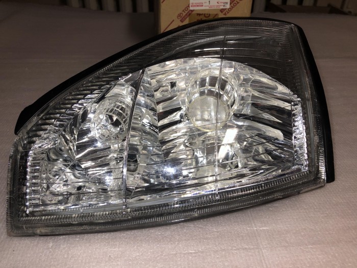 УКАЗАТЕЛЬ ПОВОРОТА ПЕРЕДНИЙ ПРАВЫЙ TOYOTA LC90 8151160510