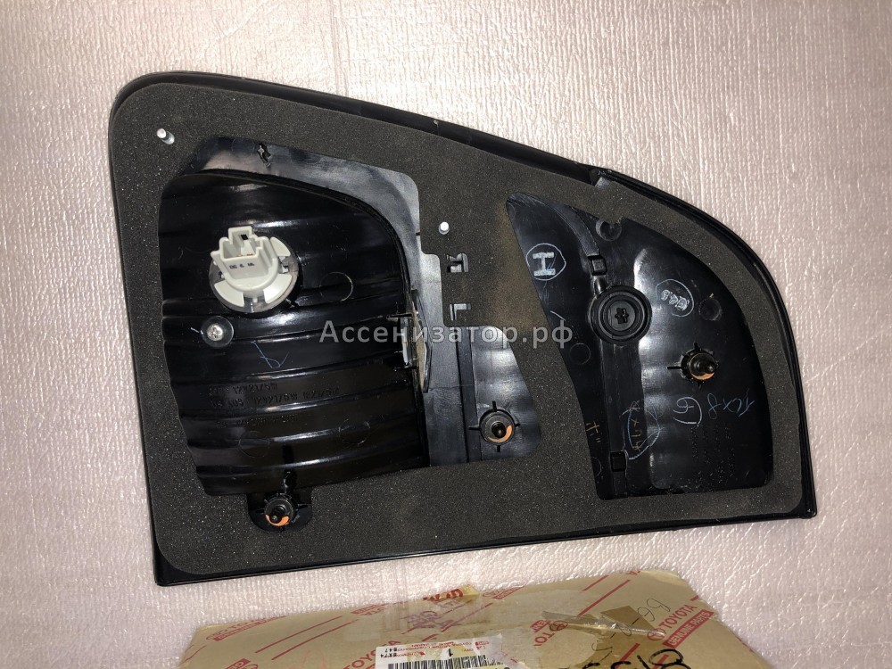 Фонарь задний внутренний левый TOYOTA LC 100 1998-2007 8159060100