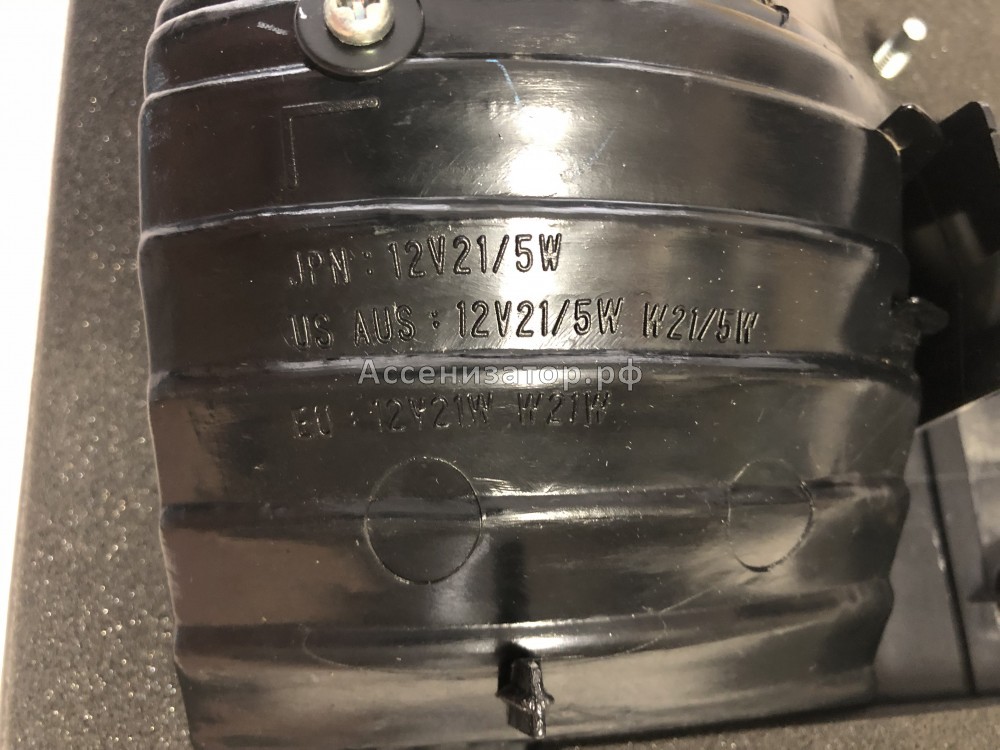 Фонарь задний внутренний левый TOYOTA LC 100 1998-2007 8159060100