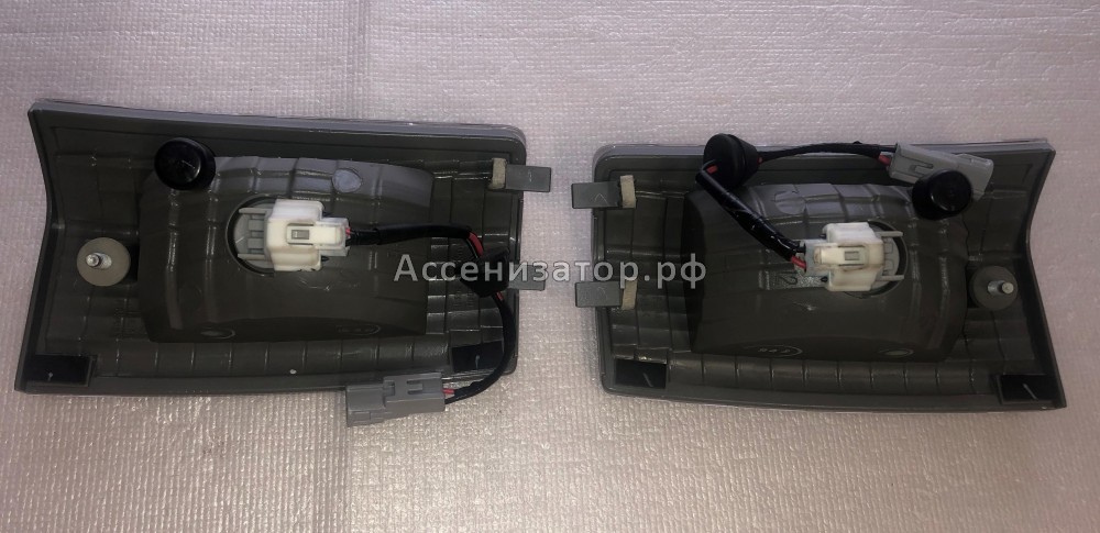 Фонарь задний правый LEXUS LX470 8167060080