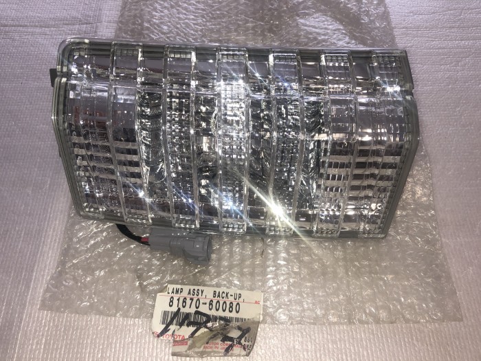 Фонарь задний правый LEXUS LX470 8167060080