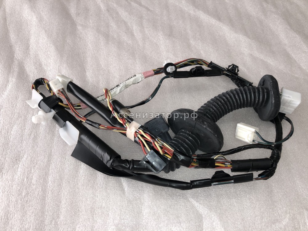 Жгут проводов задней левой двери TOYOTA Avensis II 2003-2008 8215405170
