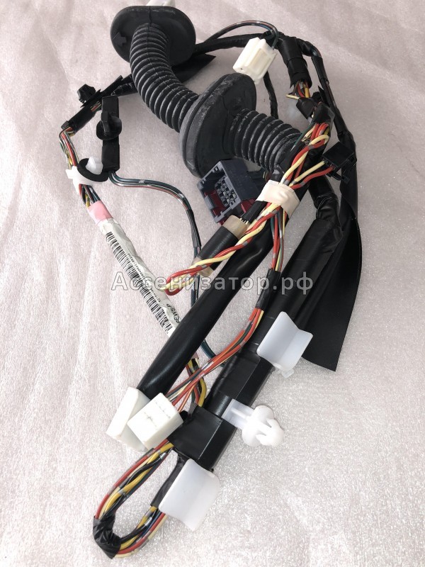 Жгут проводов задней левой двери TOYOTA Avensis II 2003-2008 8215405170