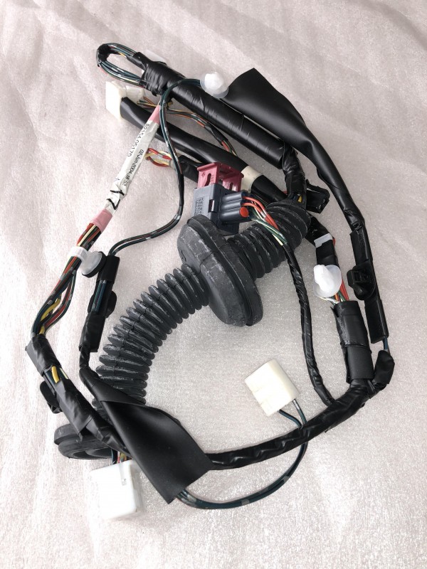 Жгут проводов задней левой двери TOYOTA Avensis II 2003-2008 8215405170