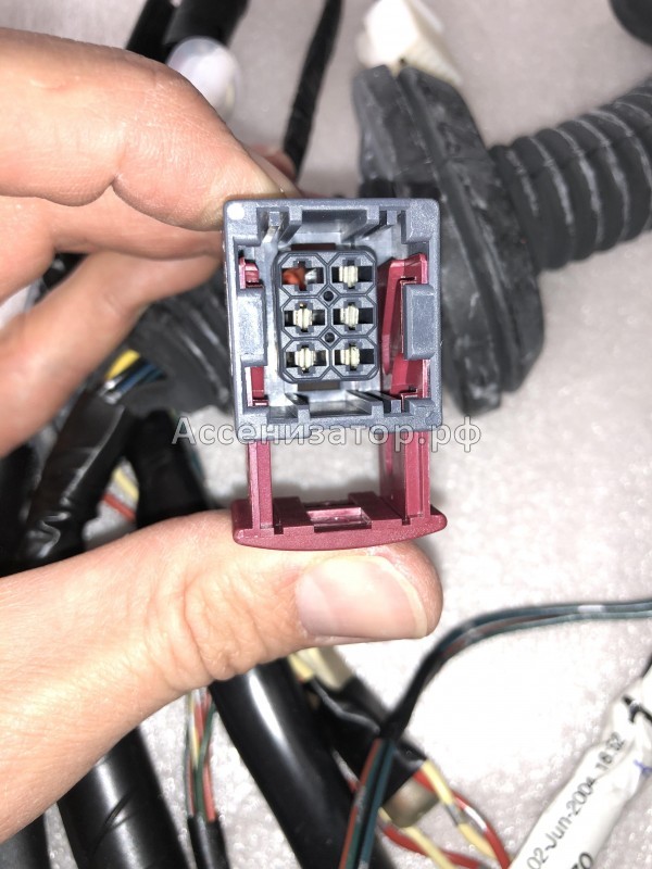 Жгут проводов задней левой двери TOYOTA Avensis II 2003-2008 8215405170