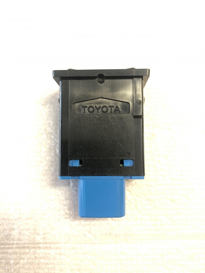 Выключатель подогрева сидений TOYOTA COROLLA E120 2001-2006 8475102010