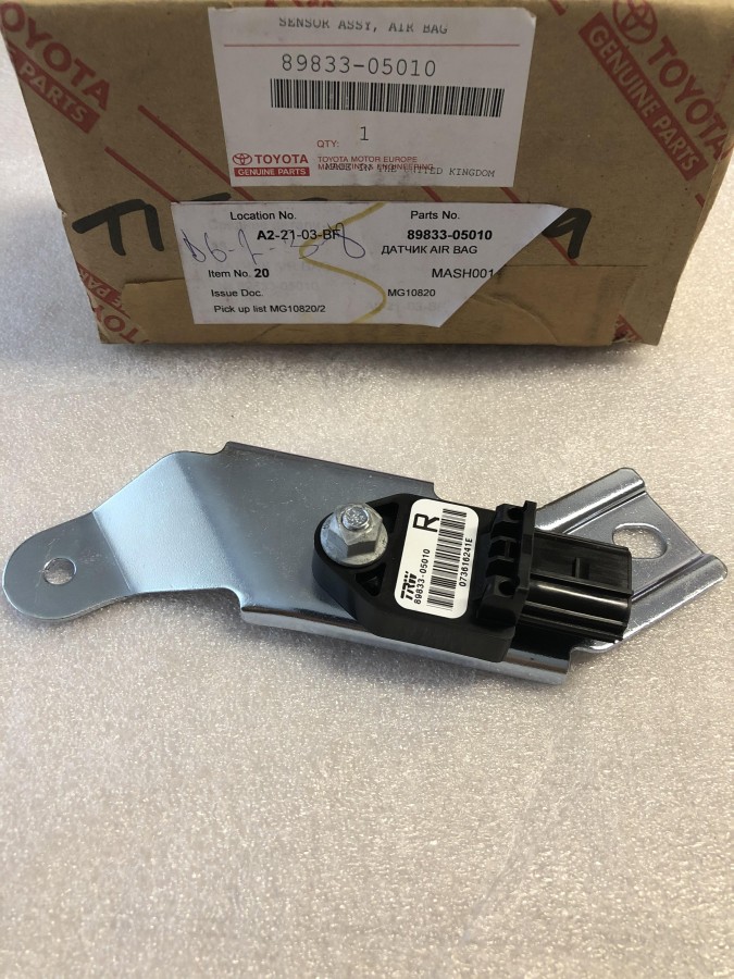 Датчик удара TOYOTA Avensis T250 8983305010