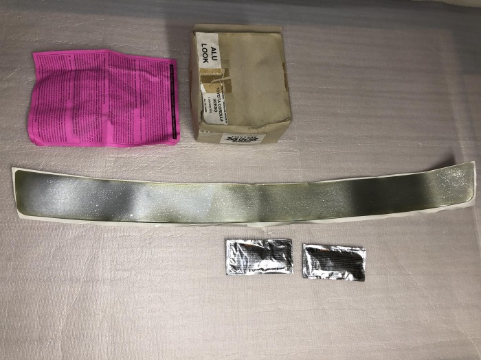 Протектор заднего бампера, серебристый  TOYOTA COROLLA VERCO 2004- хром TOY1339