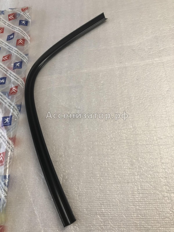 Уплотнитель двери PEUGEOT 206 8504S8