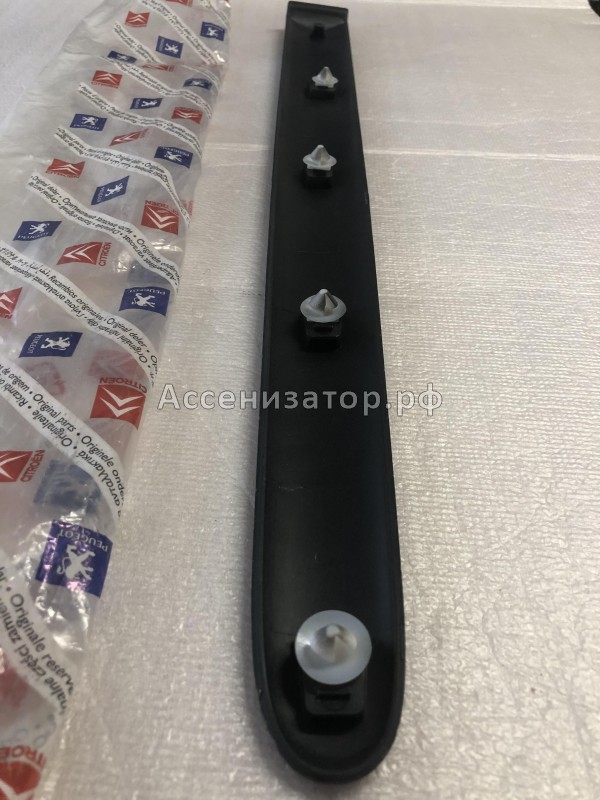 Молдинг задней левой двери PEUGEOT 206 1998-2012 8546K9