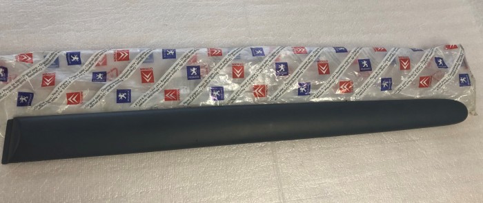 Молдинг задней левой двери PEUGEOT 206 1998-2012 8546K9