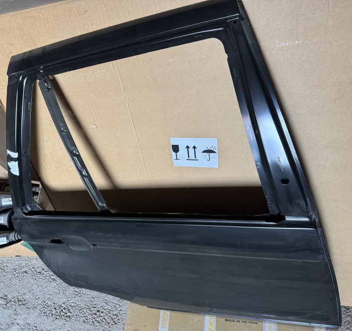 Дверь новая задняя правая Bmw X5 E53 41528256828