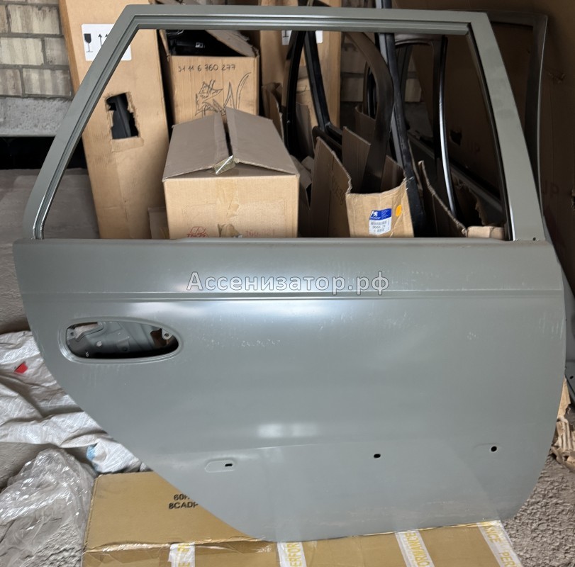 Дверь задняя правая Toyota Avensis T220 6700305070